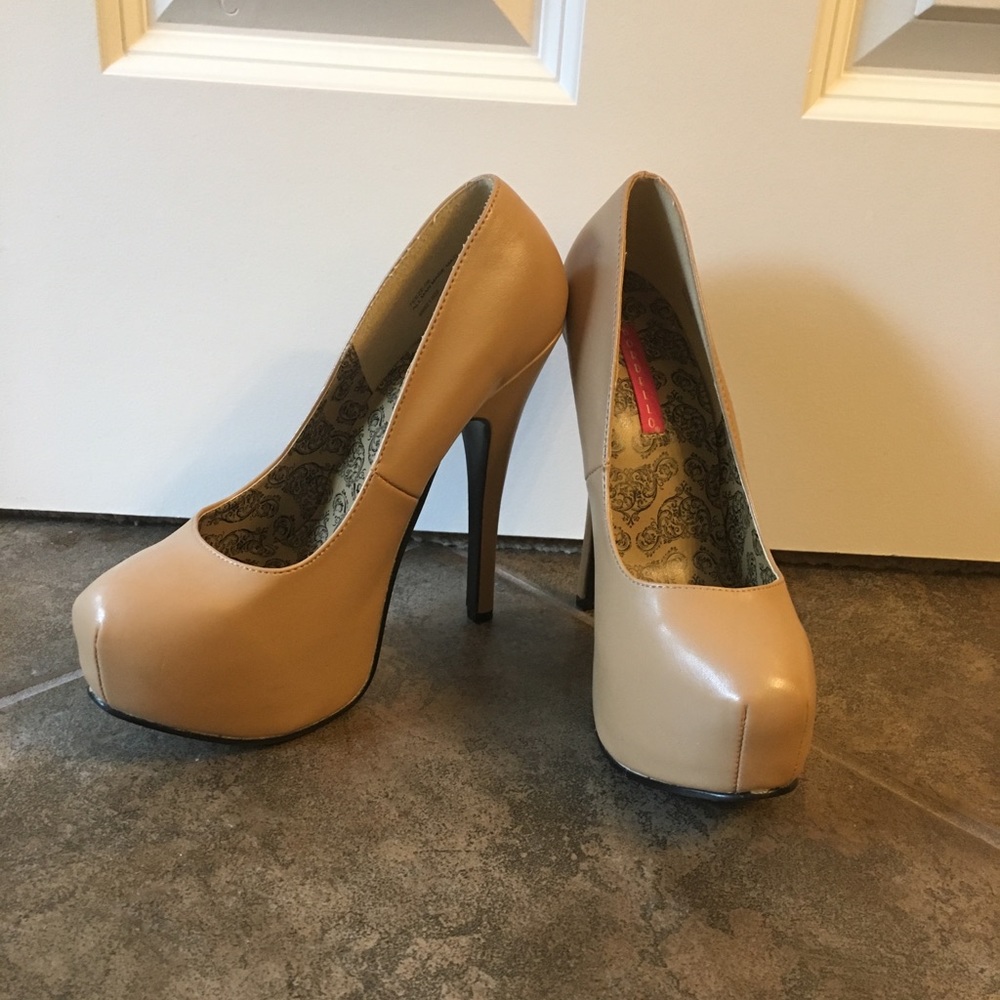 Nude 6” platform pumps.